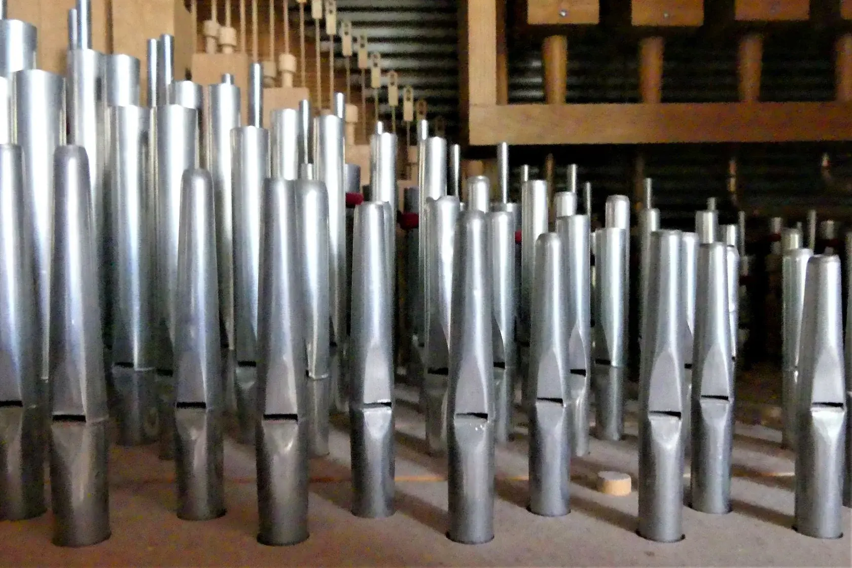 Kleine Orgelpfeifen aus Zinn