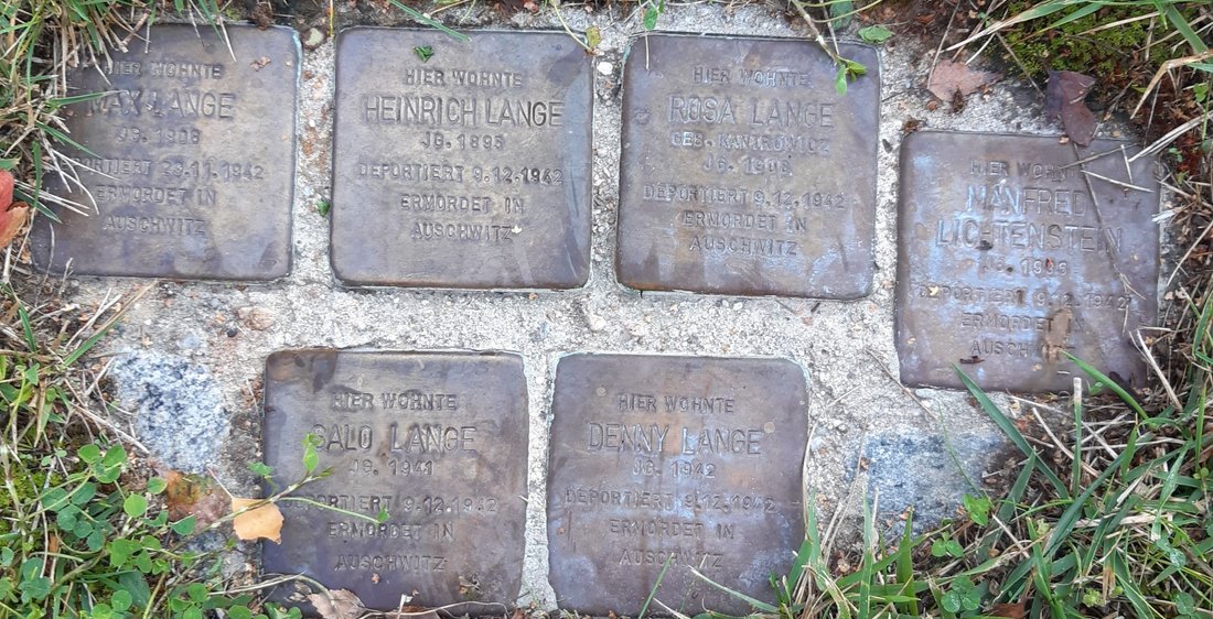 Sechs Stolpersteine